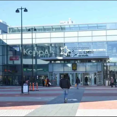 In And Super Easy To Airport And Center And A Private Free Parking *